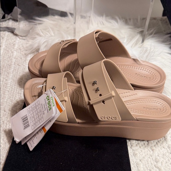 Crocs Women's Brooklyn Buckle Low Wedge sandals Size 9 Tan - Picture 2 of 11